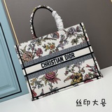 【di0r book tote】 Большинство людей, приобретая товары роскошных брендов, в перву