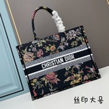 【di0r book tote】 Большинство людей, приобретая товары роскошных брендов, в перву