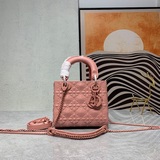 Эксклюзивная модель Lady от Dior： новая сумка с клапаном из кожи с трехслойной м