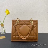 Новая коллекция сумок Dior на осень-зима. От кожи до фурнитуры и рельефных узоро