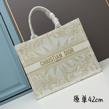 【Di0r Book Tote】 Большинство людей, приобретая товары роскошных брендов, в перву