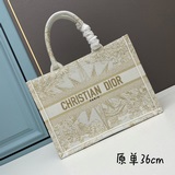 【Di0r Book Tote】 Большинство людей, приобретая товары роскошных брендов, в перву