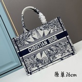 【Di0r Book Tote】 Большинство людей, приобретая товары роскошных брендов, в перву