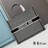 【Di0r Book Tote】 Большинство людей, приобретая товары роскошных брендов, в перву