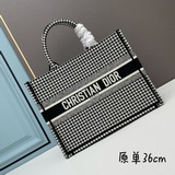 【Di0r Book Tote】 Большинство людей, приобретая товары роскошных брендов, в перву