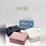 В комплекте с коробкой, новая сумка Dior через плечо, косметичка. Эта сумка с бу