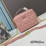 В комплекте с коробкой, новая сумка Dior через плечо, косметичка. Эта сумка с бу