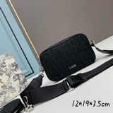 Сумка Dior из новой коллекции с коробкой. Эта сумка с буквами изготовлена из кла