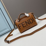 FENDI by the way Бостонская сумка, изготовлена из итальянской кожи, с лаконичным