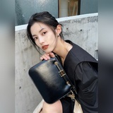 Новая сумка Fendi Touch Новая сумка Fendi Touch — это модный и элегантный аксесс
