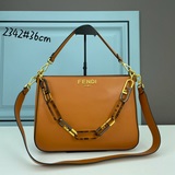 Новая сумка Fendi o’lock swing большого размера на официальном сайте Fendi. Благ