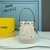 Новейшая мини-сумка-бакет от Fendi на официальном сайте MM! Полуручная работа, у