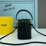 Новейшая мини-сумка-бакет от Fendi на официальном сайте MM! Полуручная работа, у