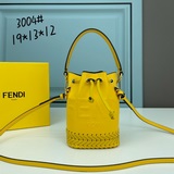 Новейшая мини-сумка-бакет от Fendi на официальном сайте MM! Полуручная работа, у