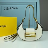 Мини-сумка Fendi Cookie в форме полумесяца, изготовлена из ткани с двойным логот