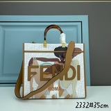 FENDI представляет сумки из весенне-летней коллекции с модными иллюстрациями худ