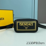 Доступна для заказа сумка для мужчин из совместной коллекции FENDI и Versace, из