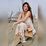 Fendi представляет новую сумку Peekaboolseeu Petite. Это Peeka.