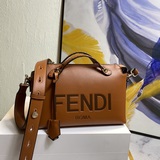 FENDI by the way Бостонская сумка, изготовлена из итальянской кожи, с лаконичным