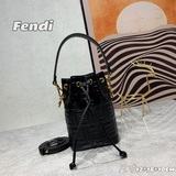 Сумка FENDI Mon Tresor – новейшее творение FENDI с рельефным логотипом FF в стил