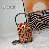 Сумка FENDI Mon Tresor – новейшее творение FENDI с рельефным логотипом FF в стил