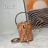 Сумка FENDI Mon Tresor – новейшее творение FENDI с рельефным логотипом FF в стил