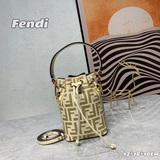 Сумка FENDI Mon Tresor – новейшее творение FENDI с рельефным логотипом FF в стил