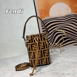 Сумка FENDI Mon Tresor – новейшее творение FENDI с рельефным логотипом FF в стил