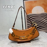 Новейшая сумка Fendi o’lock swing от Fendi, представленная на официальном сайте,