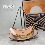 Новейшая сумка Fendi o’lock swing от Fendi, представленная на официальном сайте,