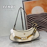 Новейшая сумка Fendi o’lock swing от Fendi, представленная на официальном сайте,