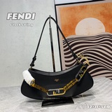 Новейшая сумка Fendi o’lock swing от Fendi, представленная на официальном сайте,