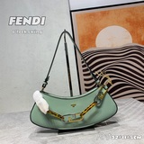 Новейшая сумка Fendi o’lock swing от Fendi, представленная на официальном сайте,
