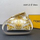В коллекции Fendi by Versace логотип FENDI FF представлен в новом исполнении.