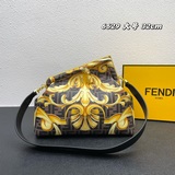 В коллекции Fendi by Versace это было прекрасно воплощено в логотипе FENDI FF.