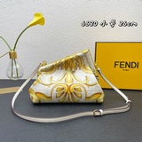 В коллекции Fendi by Versace логотип FENDI FF представлен в новом исполнении.