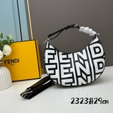 Новая коллаборация Fendi： черно-белая серия： сумка под мышку Fendi praphy в форм