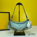 Новейшая сумка FENDI в форме полумесяца уже в продаже! Сумка FENDI O’Lock впервы