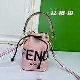 Сумка Mon Tresor в форме ведерка с шнурком и металлическим логотипом Fendi. Два 