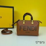 Новая мини-сумка Fendi Mini By The Way в наличии. Сумка имеет чистые и лаконичны