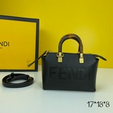 Новая мини-сумка Fendi Mini By The Way в наличии. Сумка имеет чистые и лаконичны