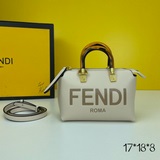 Новая мини-сумка Fendi Mini By The Way в наличии. Сумка имеет чистые и лаконичны