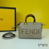 Новая мини-сумка Fendi Mini By The Way в наличии. Сумка имеет чистые и лаконичны