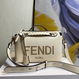 FENDI by the way Бостонская сумка, изготовлена из итальянской кожи, с лаконичным