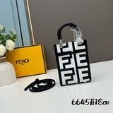 В комплекте с сумкой Fendi Sunshine Small, из кожи с принтом, украшенной черными