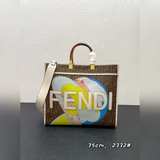 FENDI представляет сумки из весенне-летней коллекции с модными иллюстрациями худ