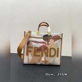 FENDI представляет сумки из весенне-летней коллекции с модными иллюстрациями худ