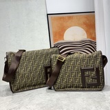Классическая мужская сумка FENDI через плечо с большой буквой F из черного матер