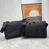 Классическая мужская сумка FENDI через плечо с большой буквой F из черного матер