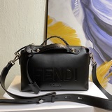 FENDI by the way Бостонская сумка, изготовленная из итальянской кожи, с лаконичн